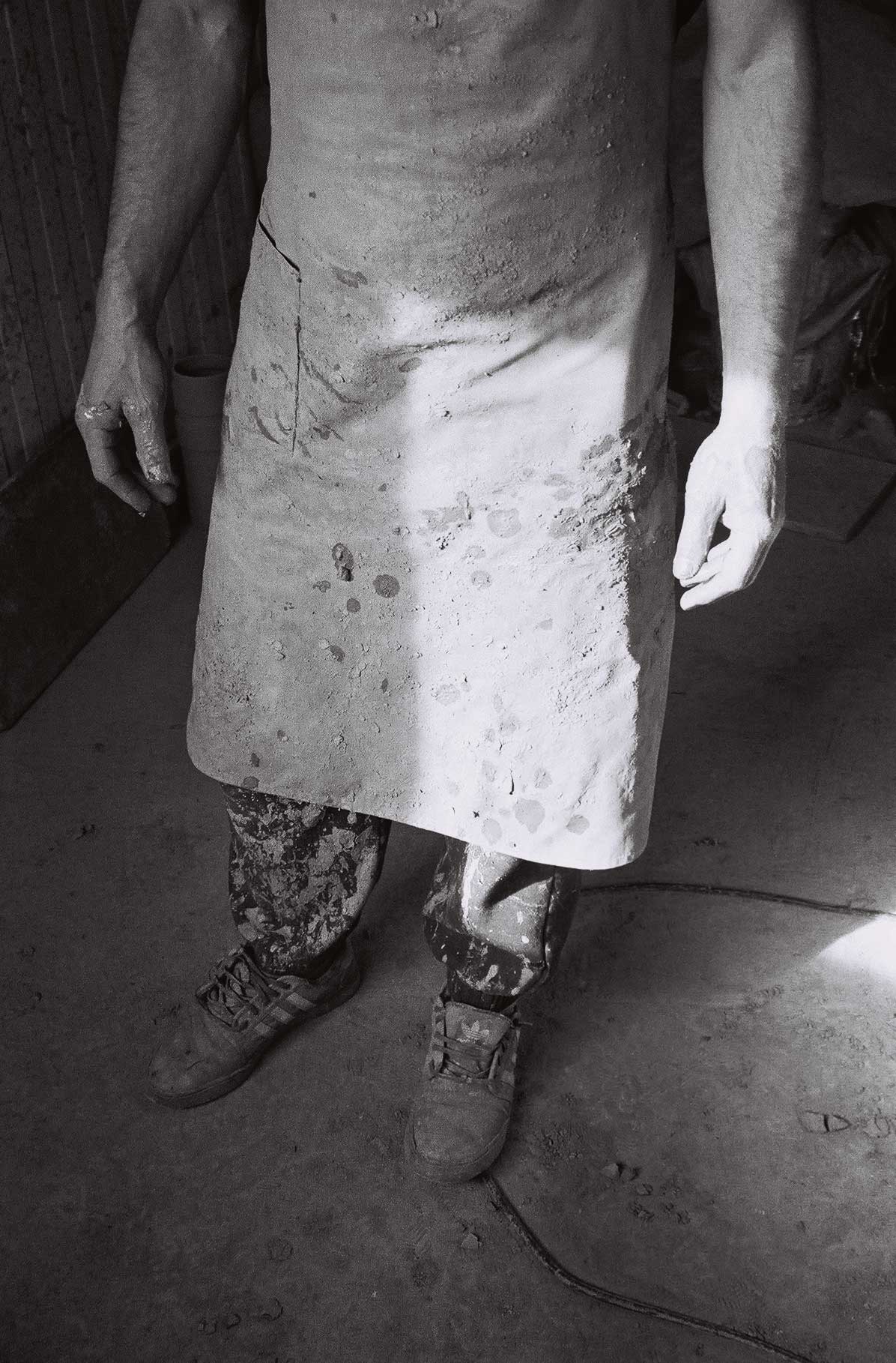 O Cactuu Handmade ceramic production created on a pottery wheel in Portugal, highlighting traditional techniques and attention to detail in the shaping and finishing process.