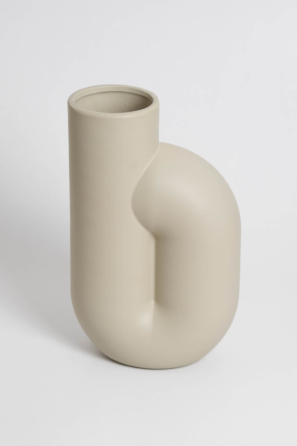 Nono Off white , ceramic with a minimalist design, handmade in Portugal. Ideal for displaying flowers or as a standalone decorative vase.