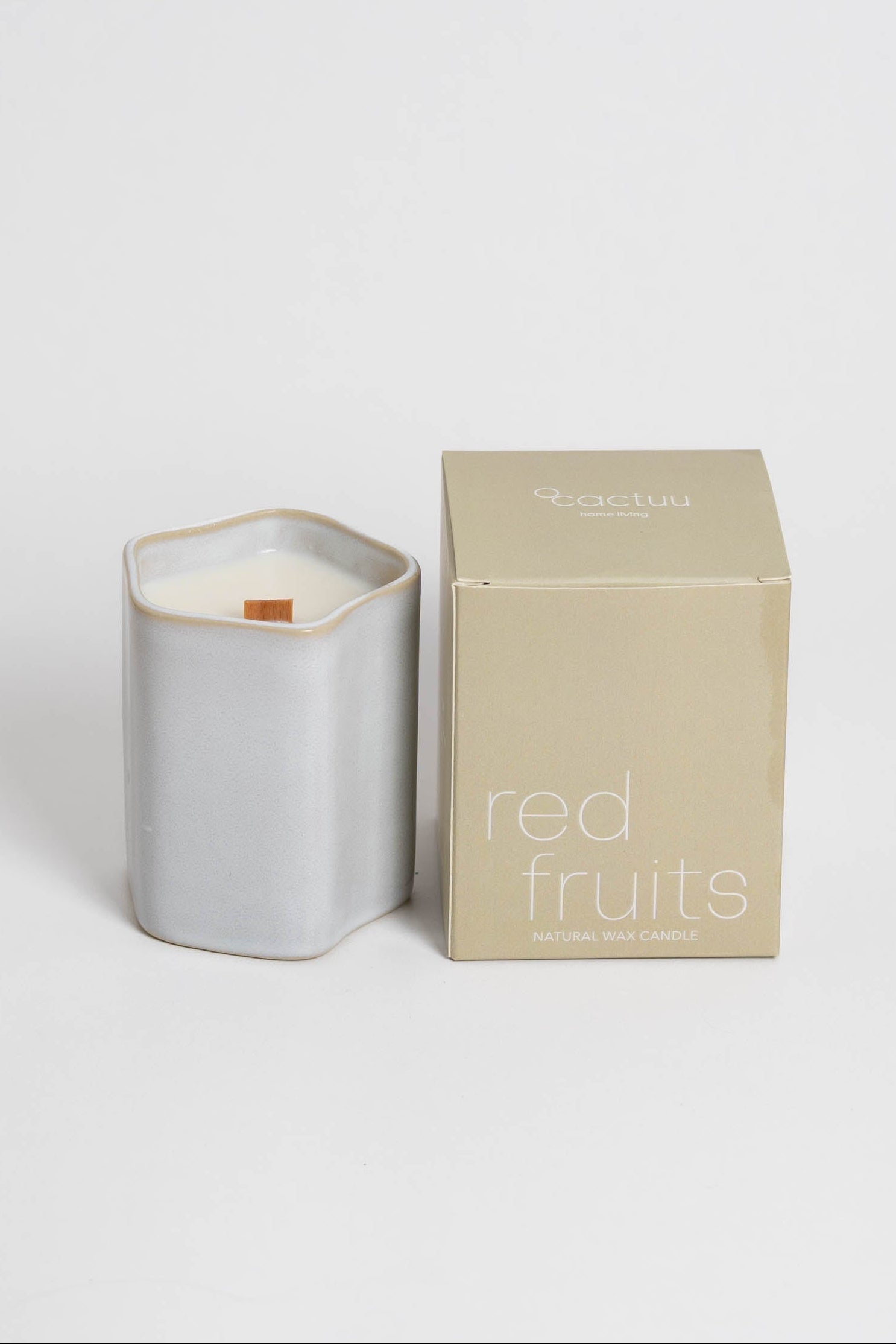 Handmade scented candles with 100% natural wax and a wick made from reused wood. Red Fruit fragrance will bring calm to your space.
This product is 100% Vegan and Cruelty-Free