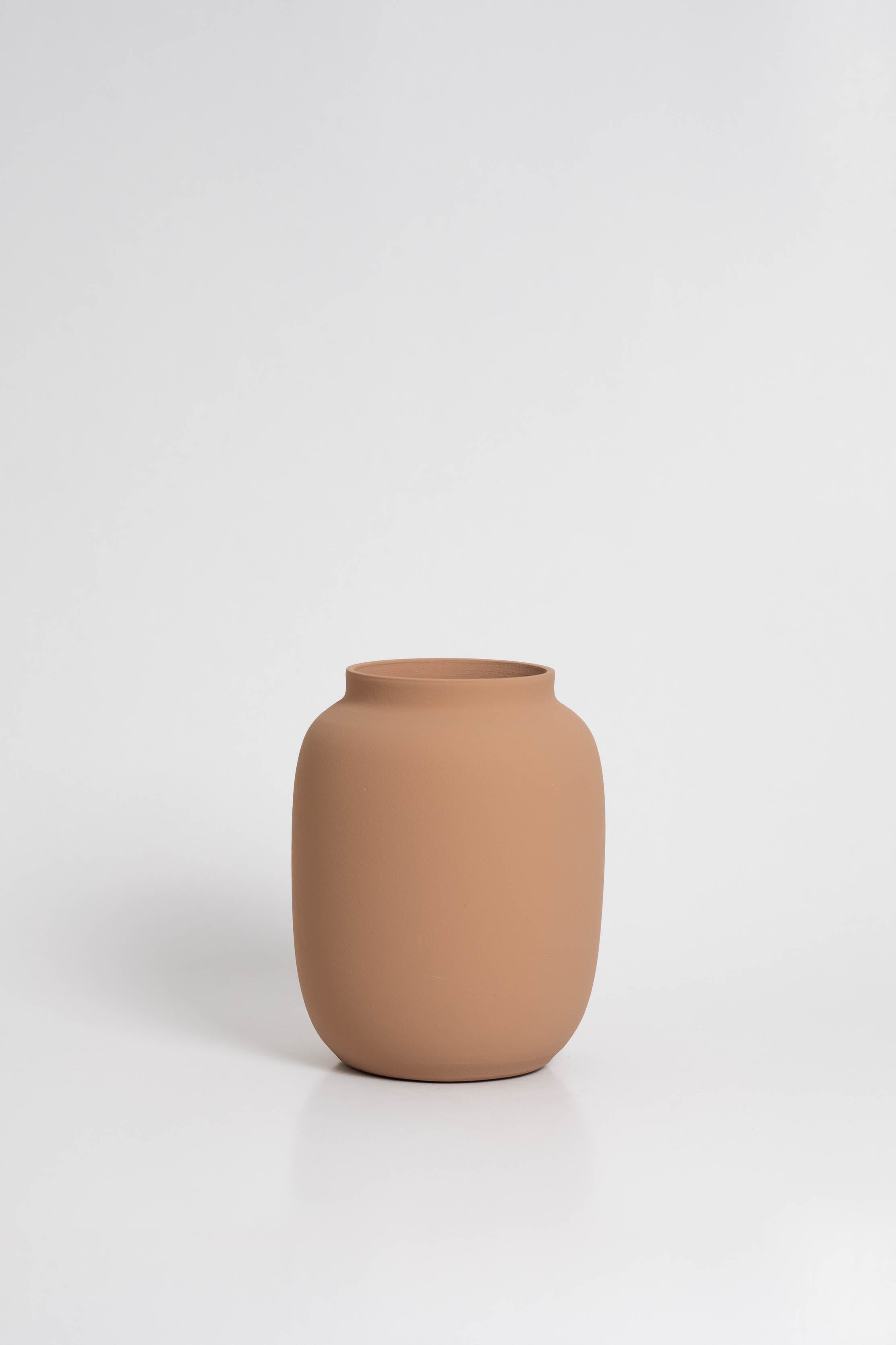 Blanc 04 Vase in peach, ceramic with a minimalist design, handmade in Portugal. Ideal for displaying flowers or as a standalone decorative vase.