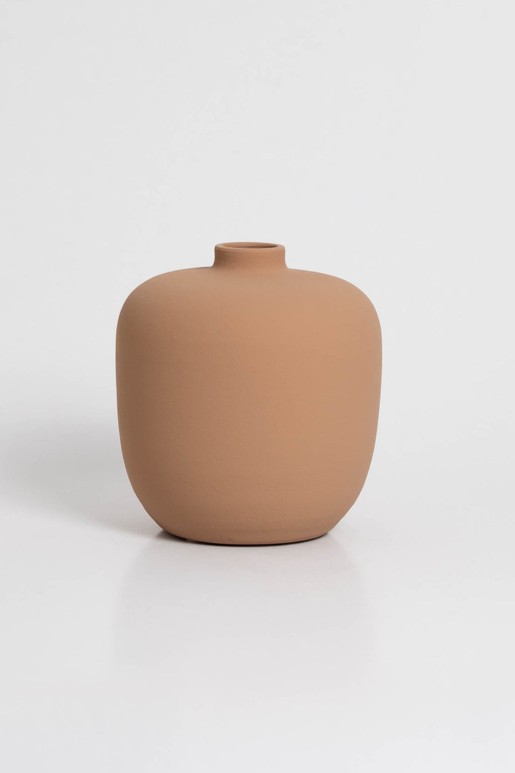 Blanc 05 Vase in peach, ceramic with a minimalist design, handmade in Portugal. Ideal for displaying flowers or as a standalone decorative vase.