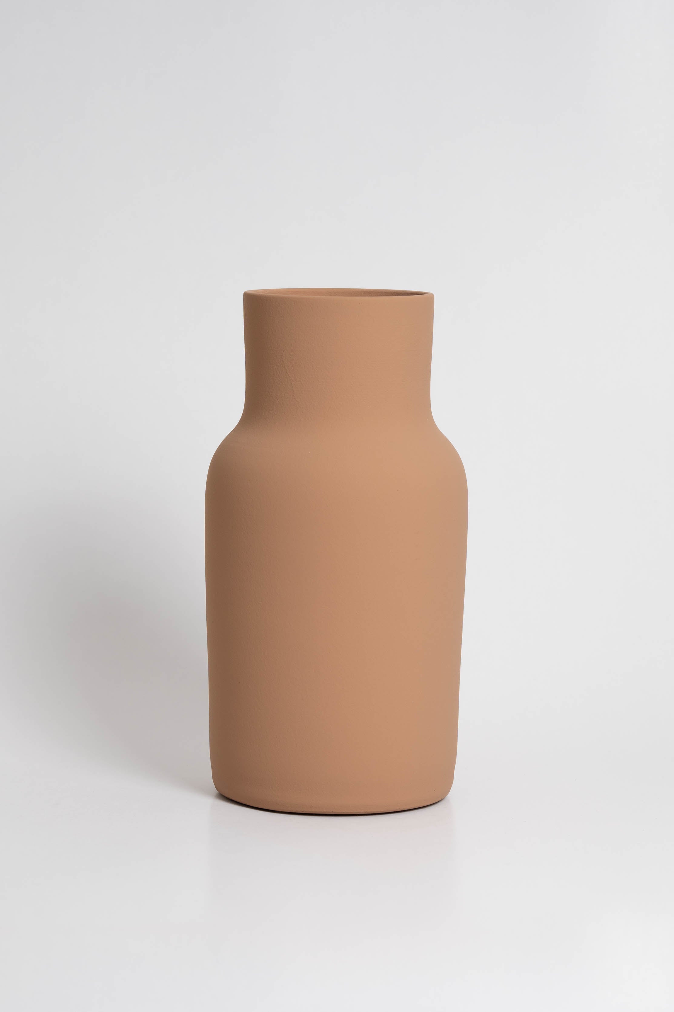 Blanc 01 Vase in peach, ceramic with a minimalist design, handmade in Portugal. Ideal for displaying flowers or as a standalone decorative vase.