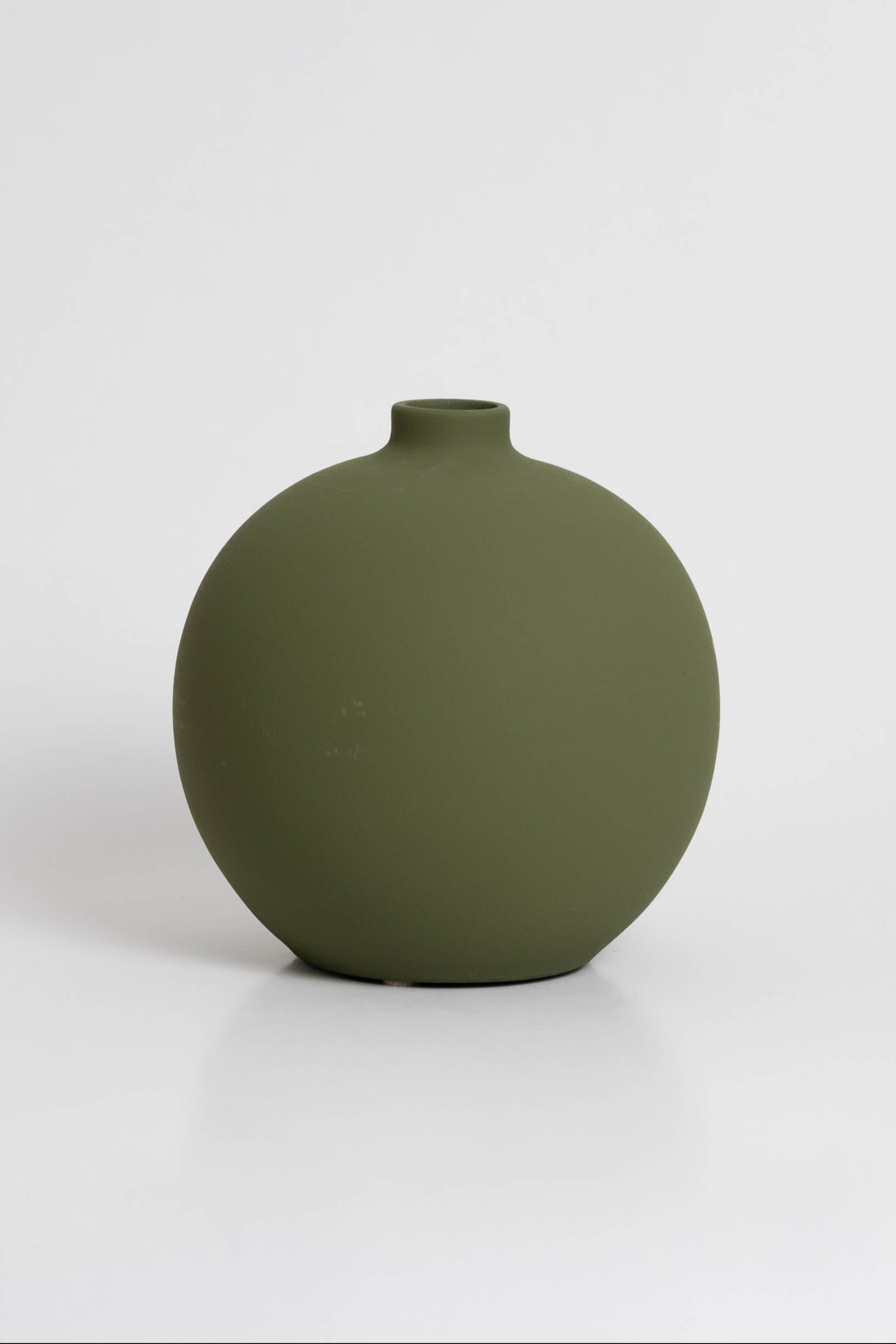 Blanc 03 Vase in olive green, ceramic with a minimalist design, handmade in Portugal. Ideal for displaying flowers or as a standalone decorative vase.