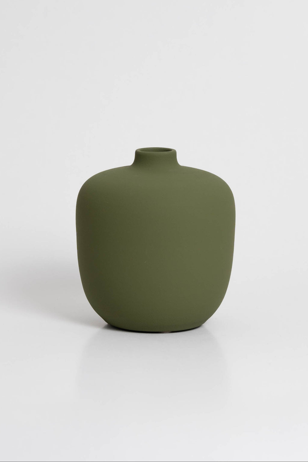 Blanc 05 Vase in olive green, ceramic with a minimalist design, handmade in Portugal. Ideal for displaying flowers or as a standalone decorative vase.