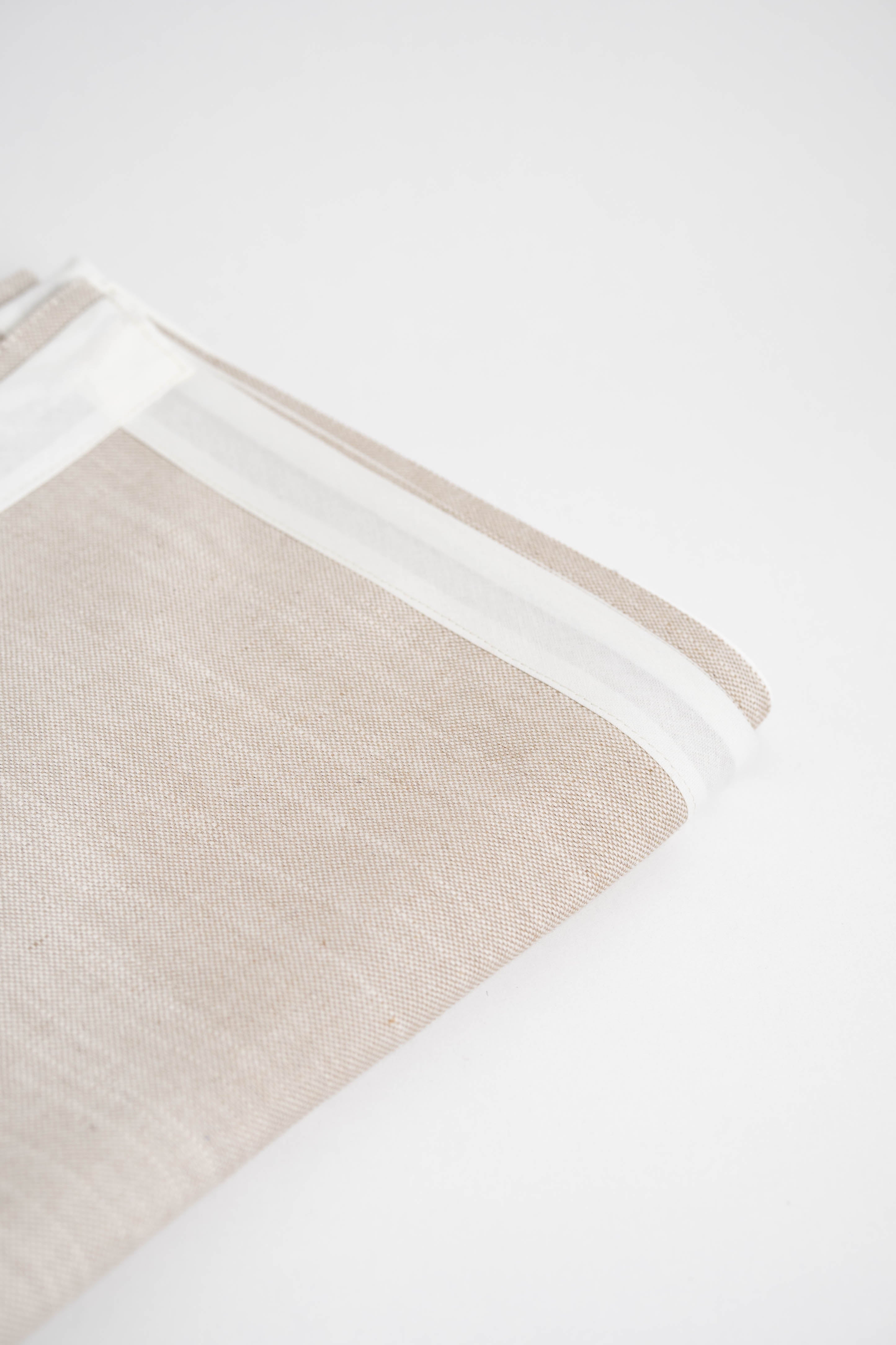 Soft and eco-friendly home textile made from carefully chosen fabrics, made in Portugal to reduce environmental impact. Features white border. Perfect for table decor.