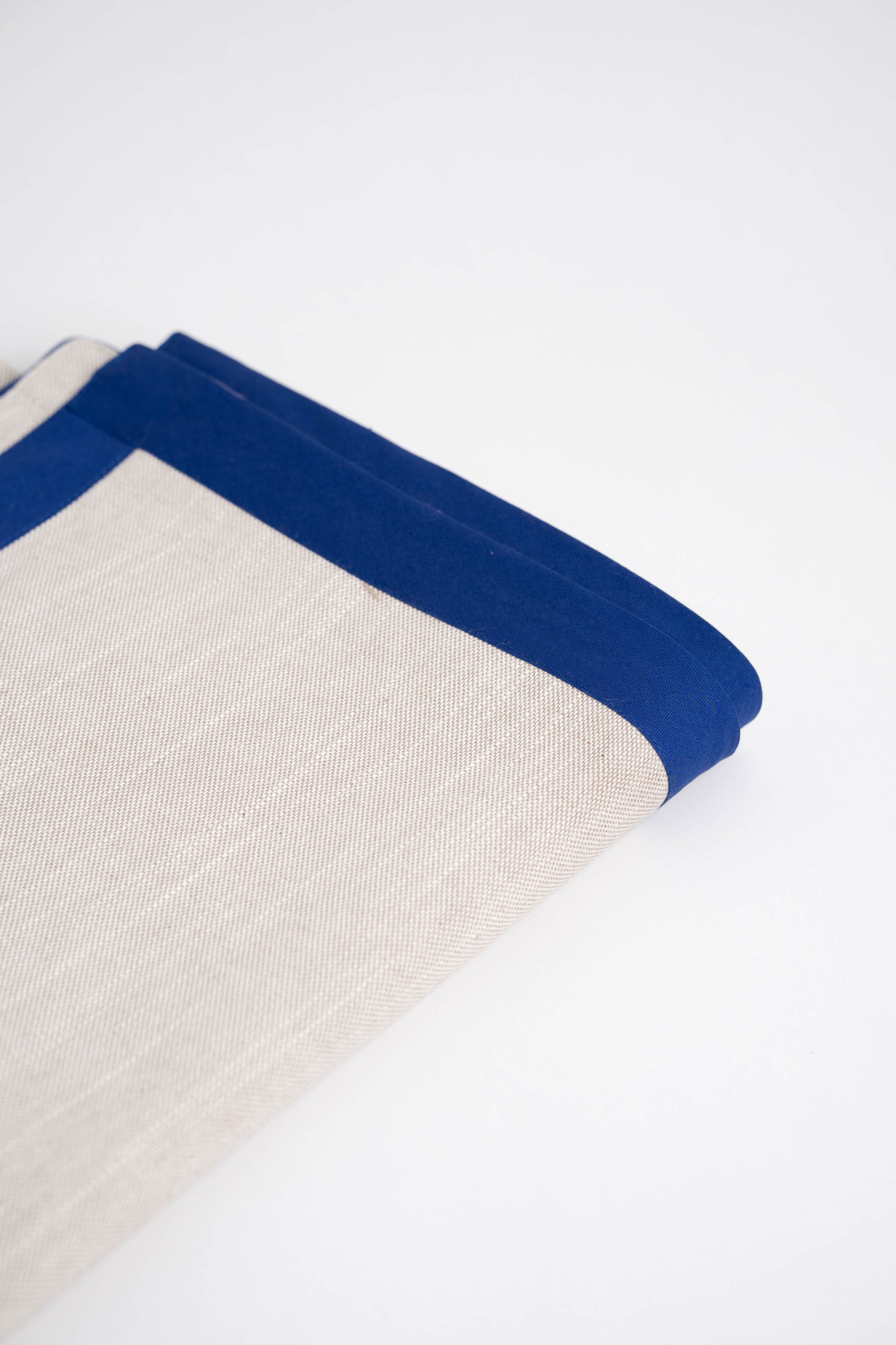 Soft and eco-friendly home textile made from carefully chosen fabrics, made in Portugal to reduce environmental impact. Features blue border. Perfect for table decor.