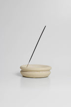 Incense holders in cream with a minimalist design inspired by the beauty of volcanic textures. They are sturdy, sustainable and handmade in Portugal. You can use any scent in the holder. In addition to the fragrance, this holder is an imposing piece of decoration for any space.