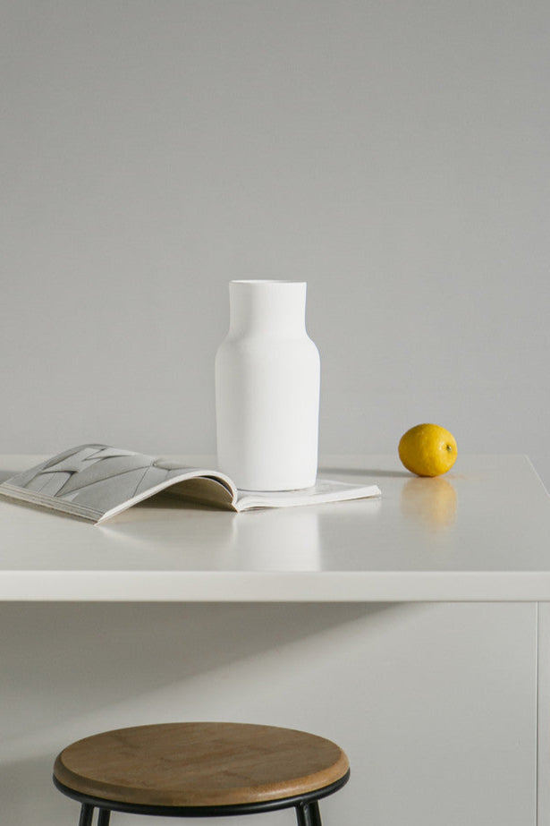 Blanc 01 Vase , ceramic with a minimalist design, handmade in Portugal. Ideal for displaying flowers or as a standalone decorative vase.