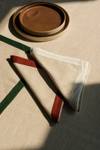 Toalha de mesa com borda em contraste