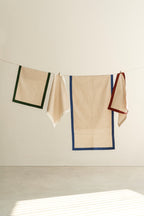 Toalha de mesa com borda em contraste