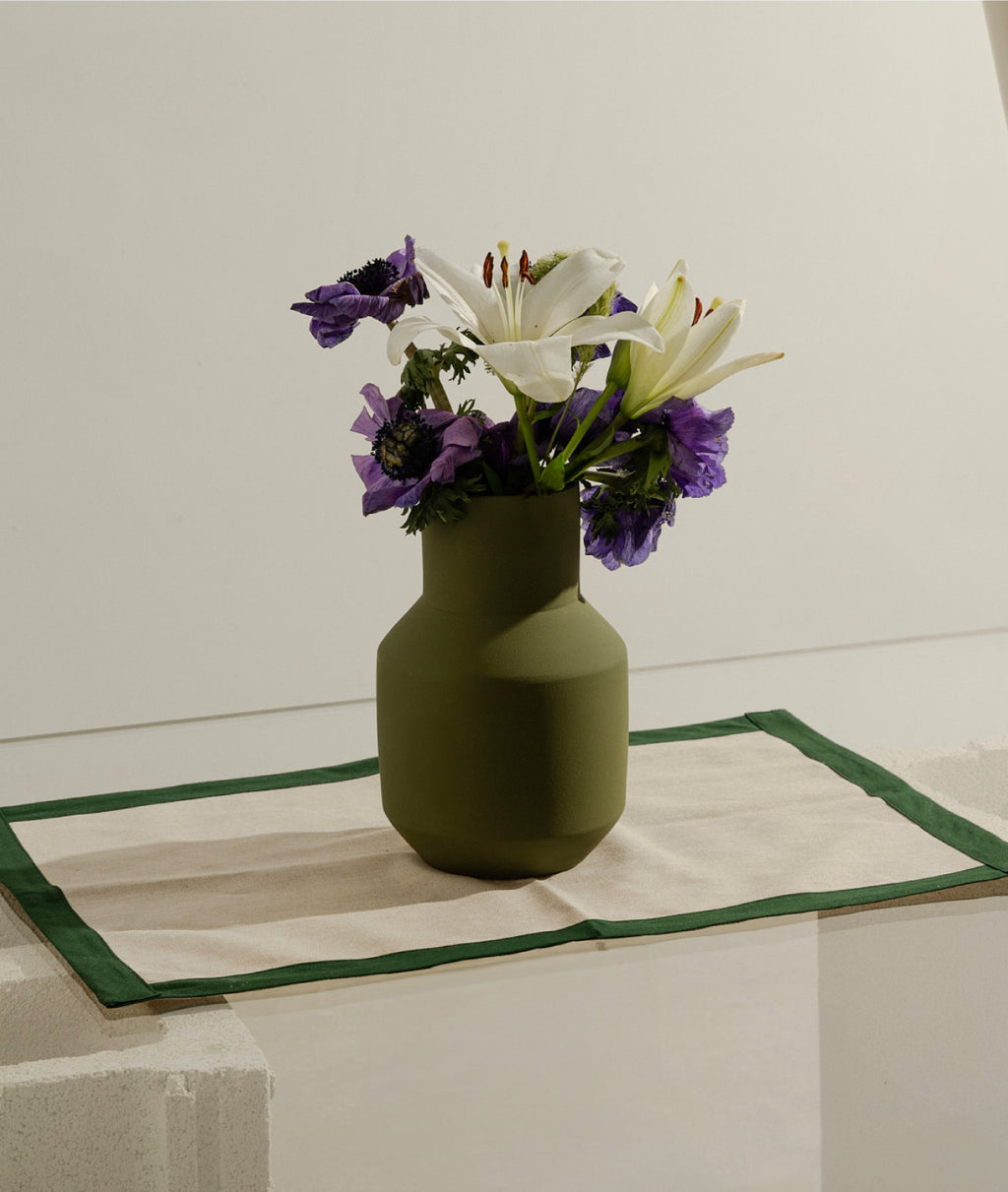 Individual de mesa com borda em contraste